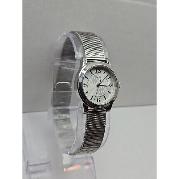 Timex Casey Dress Silver Mesh Womens Quartz Watch New Battery Water Resist WR30M - Picture 3 of 9